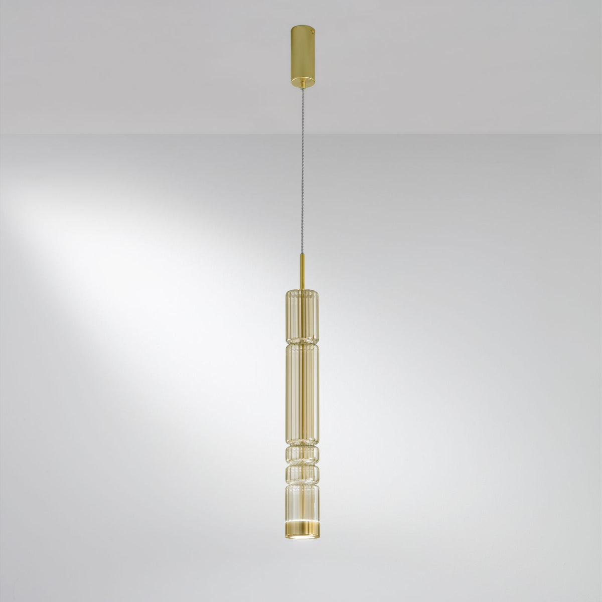 Lampa wisząca LED metalowa ze szkłem dmuchanym bursztynowo-przydymionym 8W 800LM ciepła biel 3000°k CROOKES