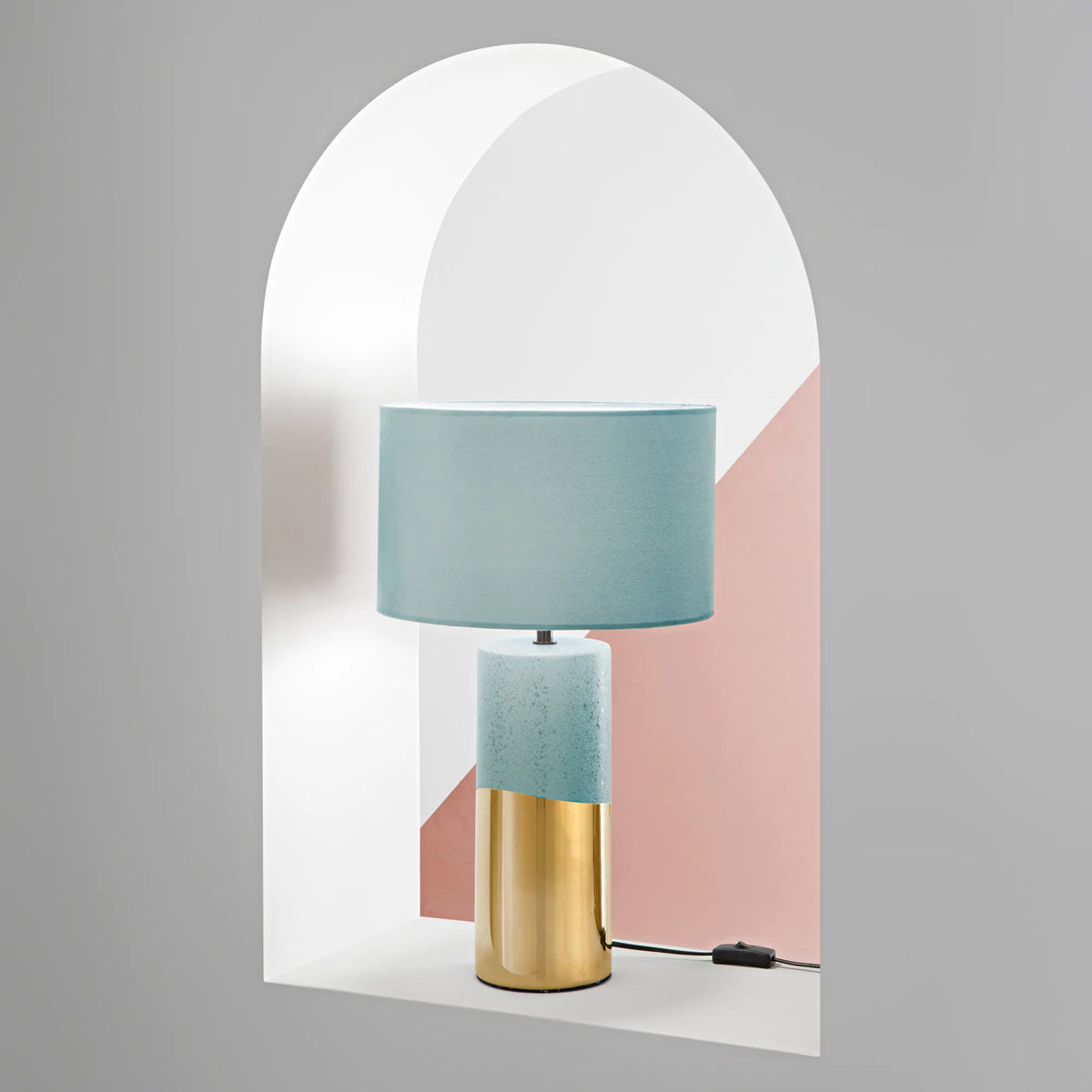 Lampa ceramiczna o kształcie cylindrycznym z okrągłym abażurem z efektem welwetu w kolorach pudrowego różu i zieleni pawiej 1xE27 brak w zestawie. TATAKA