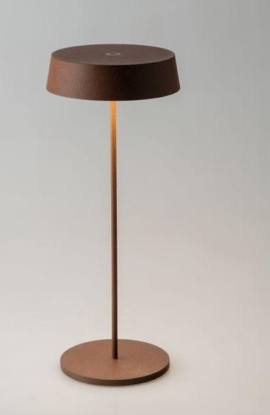 Lampă de masă pentru exterior reîncărcabilă IP54 din metal alb, negru, auriu sau corten LED integrat lumină caldă 3000°K 2.2W 192 lumeni COCKTAIL