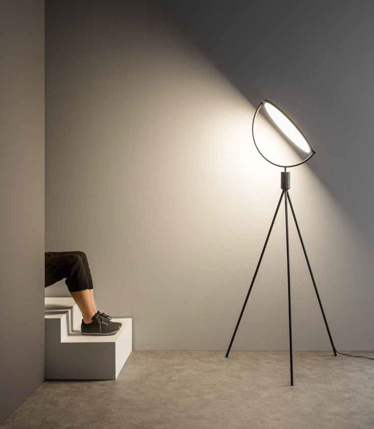 Piantana LED in metallo bianco o nero diffusore ultrasottile in acrilico orientabile CCT 24W 1980LM RADAR