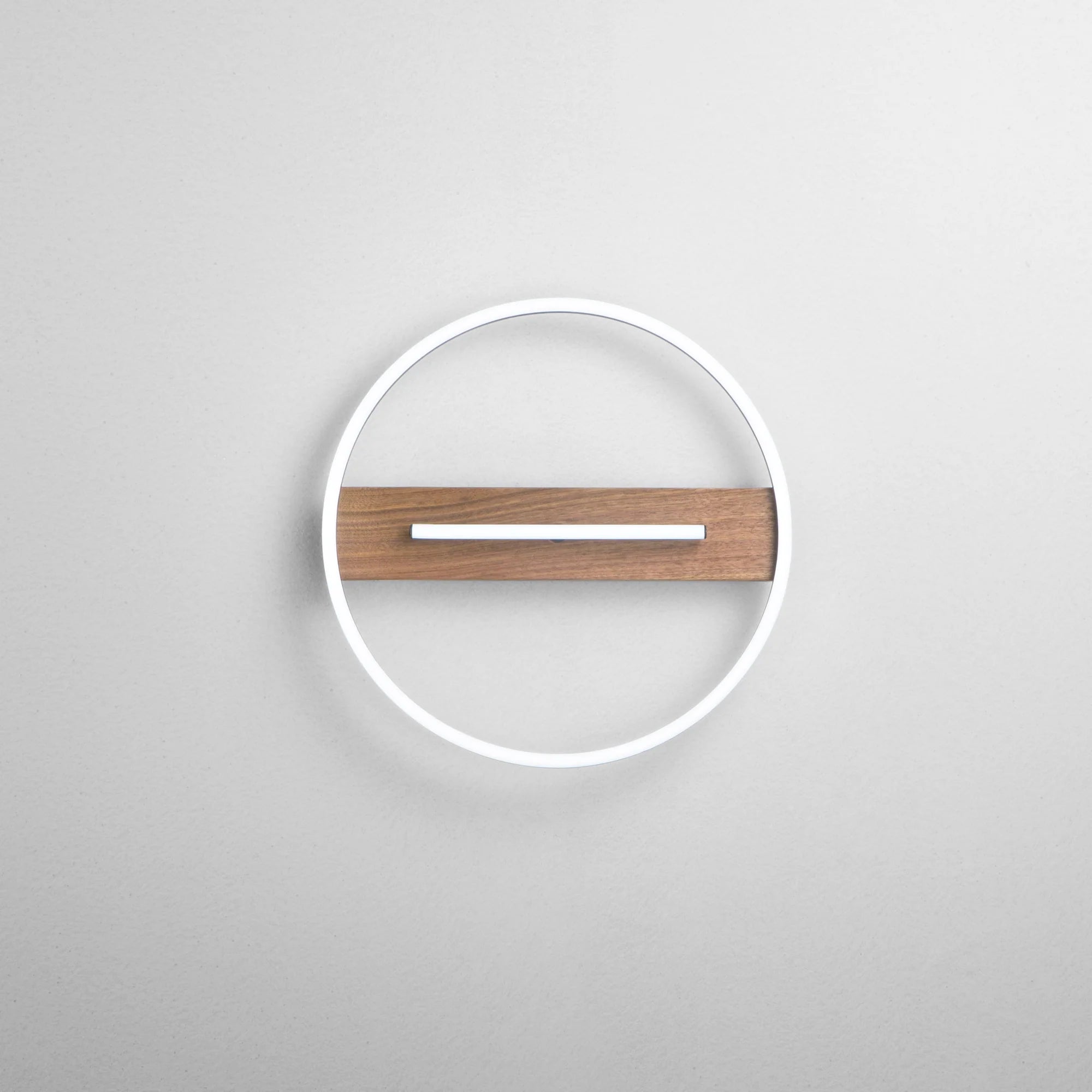 Plafoniera LED in metallo con base effetto legno in due dimensioni colore nero CCT AZIMUTH