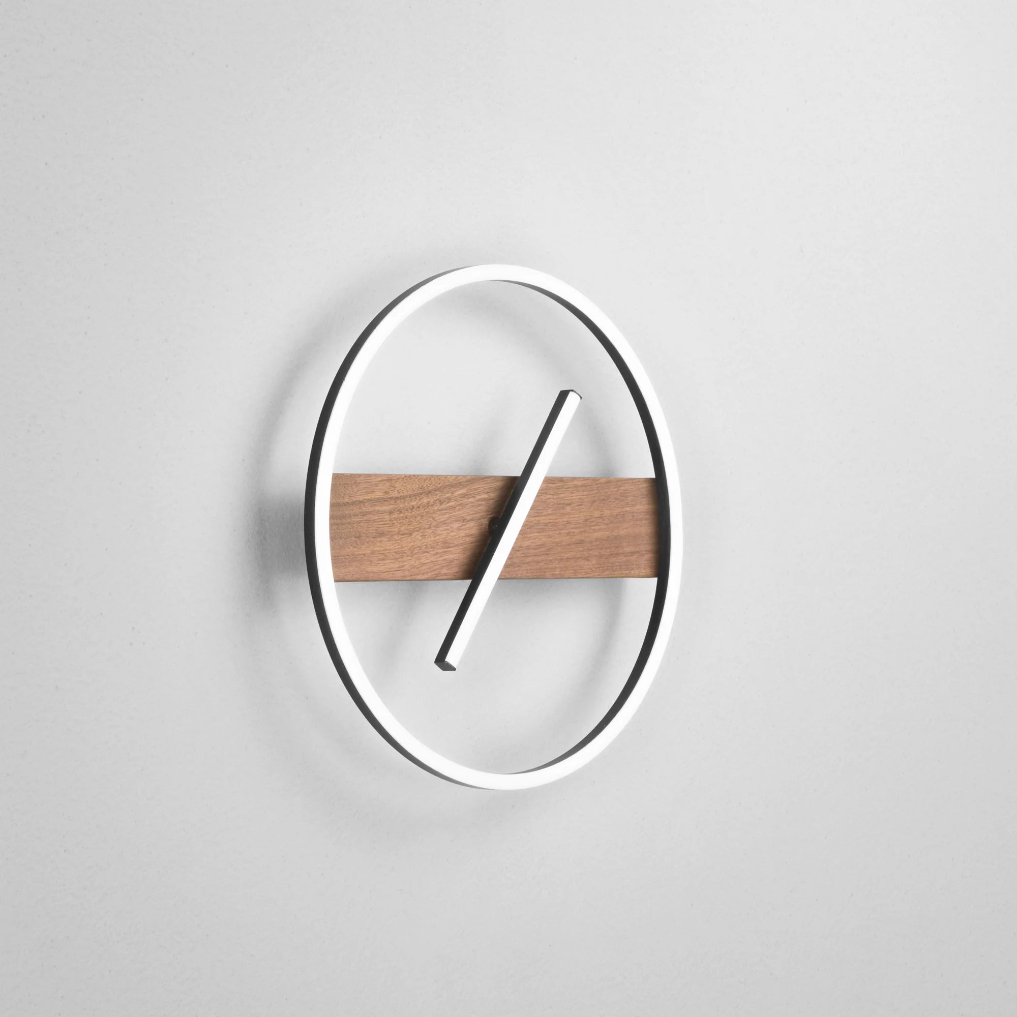 Plafoniera LED in metallo con base effetto legno in due dimensioni colore nero CCT AZIMUTH
