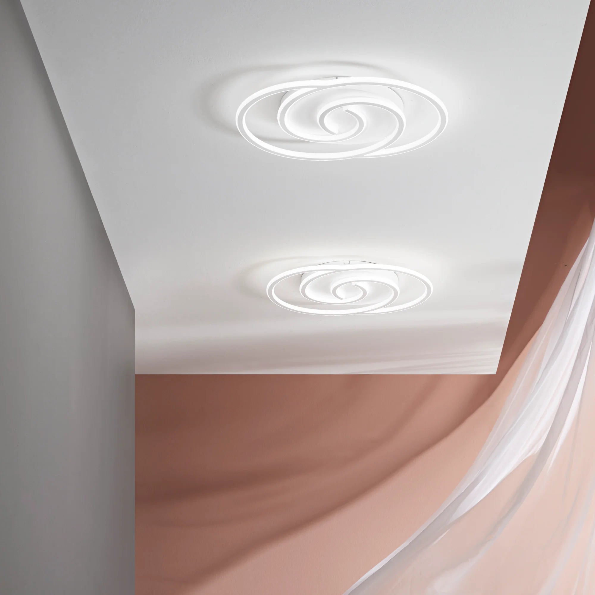Plafoniera LED in metallo bianco con diffusore silicone disponibile in due forme 40W 5800LM CCT CAYMAN