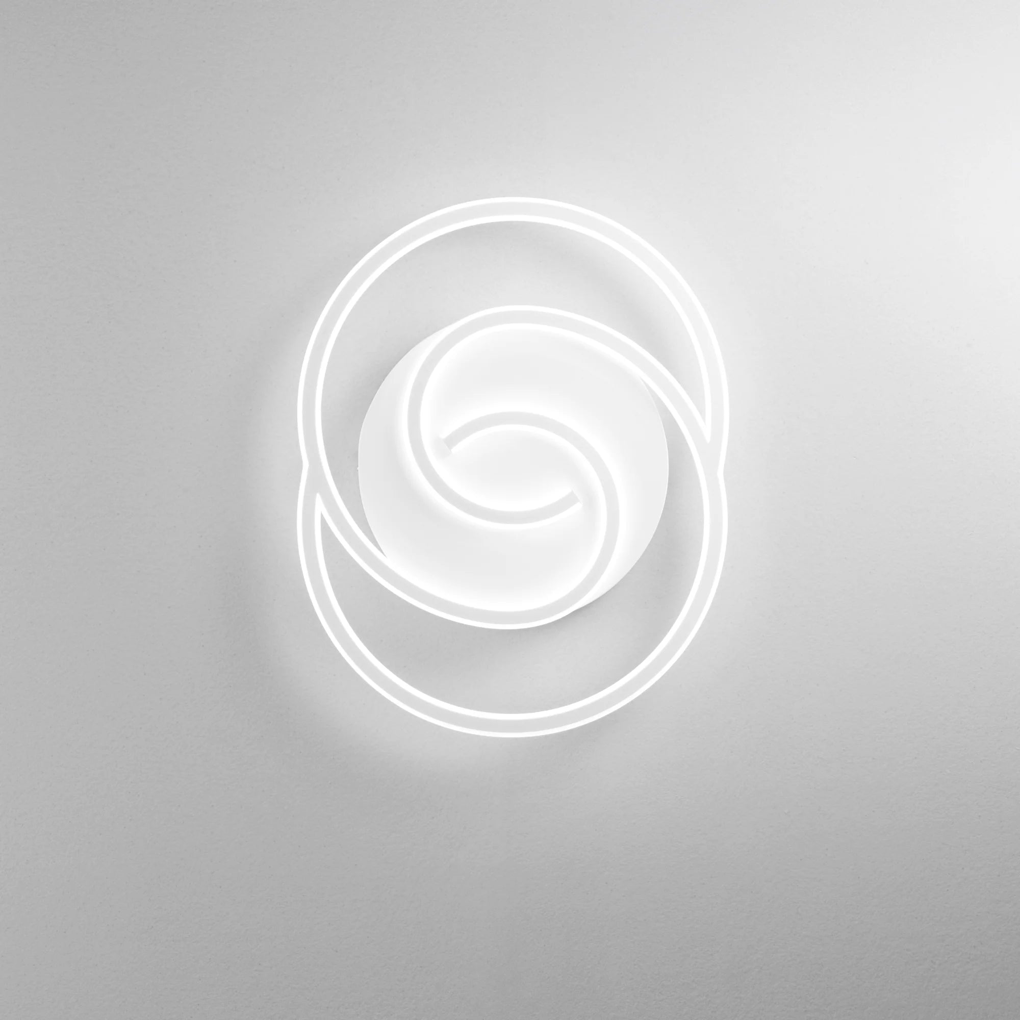 Plafoniera LED in metallo bianco con diffusore silicone disponibile in due forme 40W 5800LM CCT CAYMAN