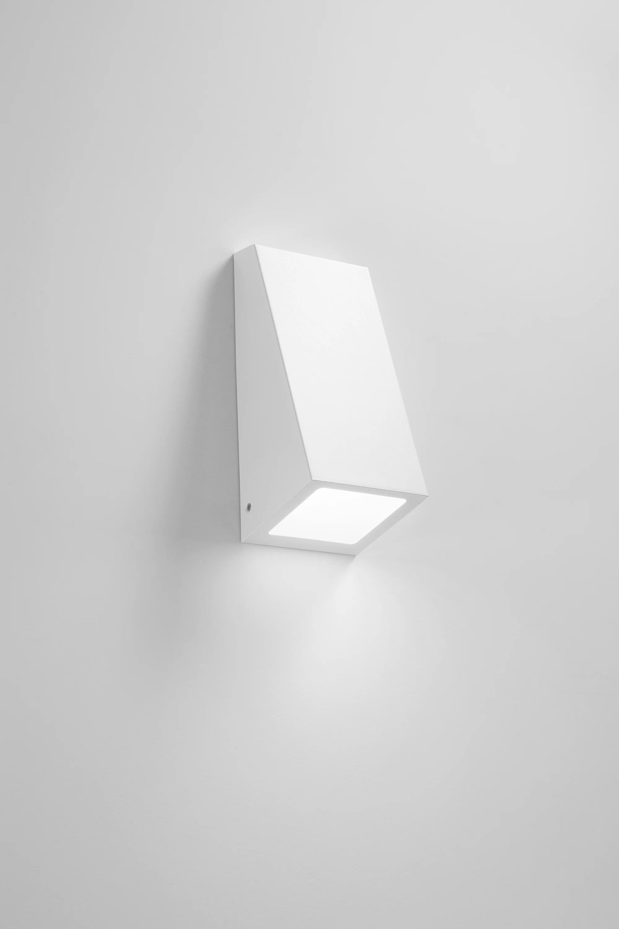 Applique in metallo in due misure e tre varianti di colore attacco GU10 - E27 IP44 POPUP