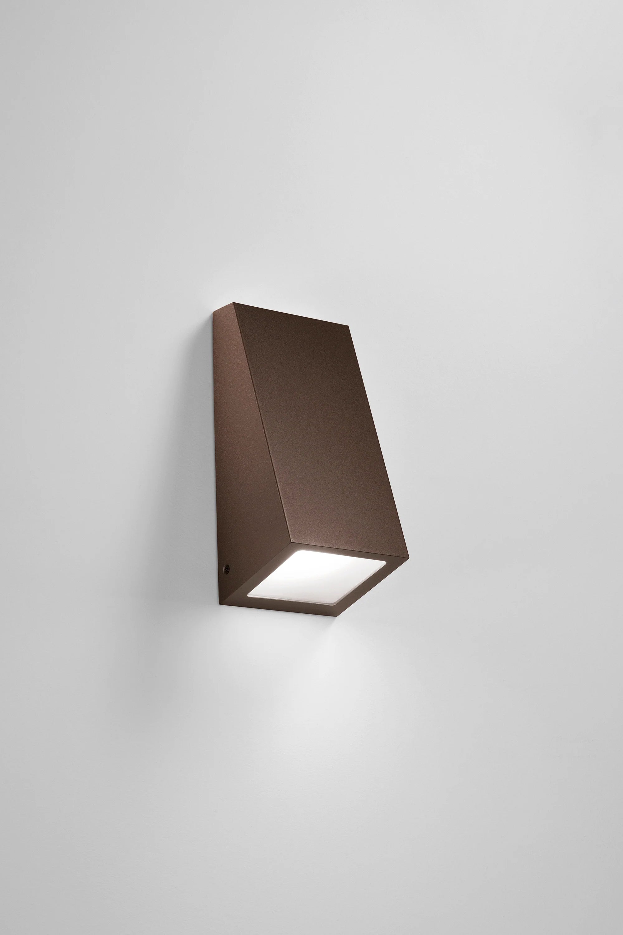 Applique in metallo in due misure e tre varianti di colore attacco GU10 - E27 IP44 POPUP