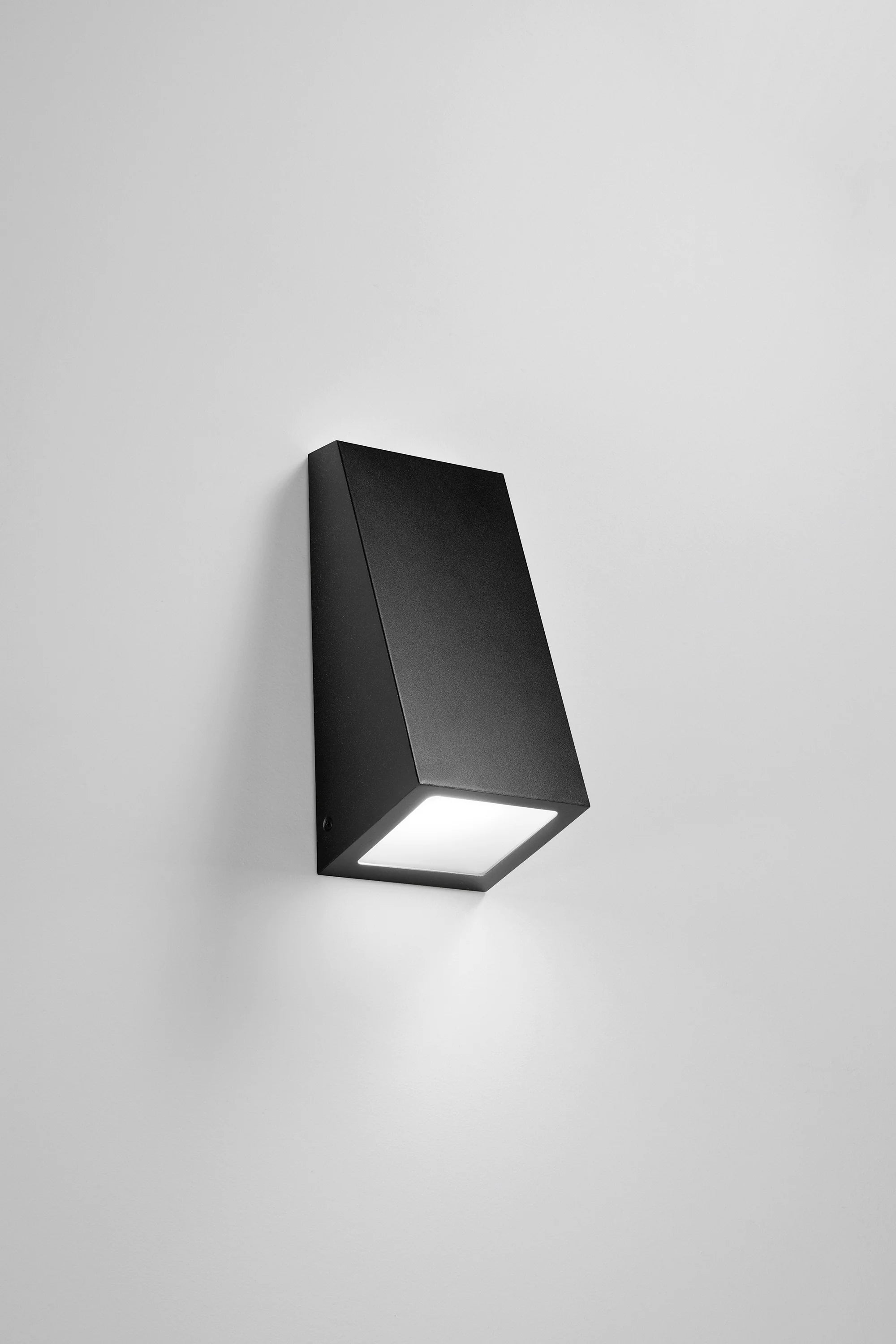 Applique in metallo in due misure e tre varianti di colore attacco GU10 - E27 IP44 POPUP