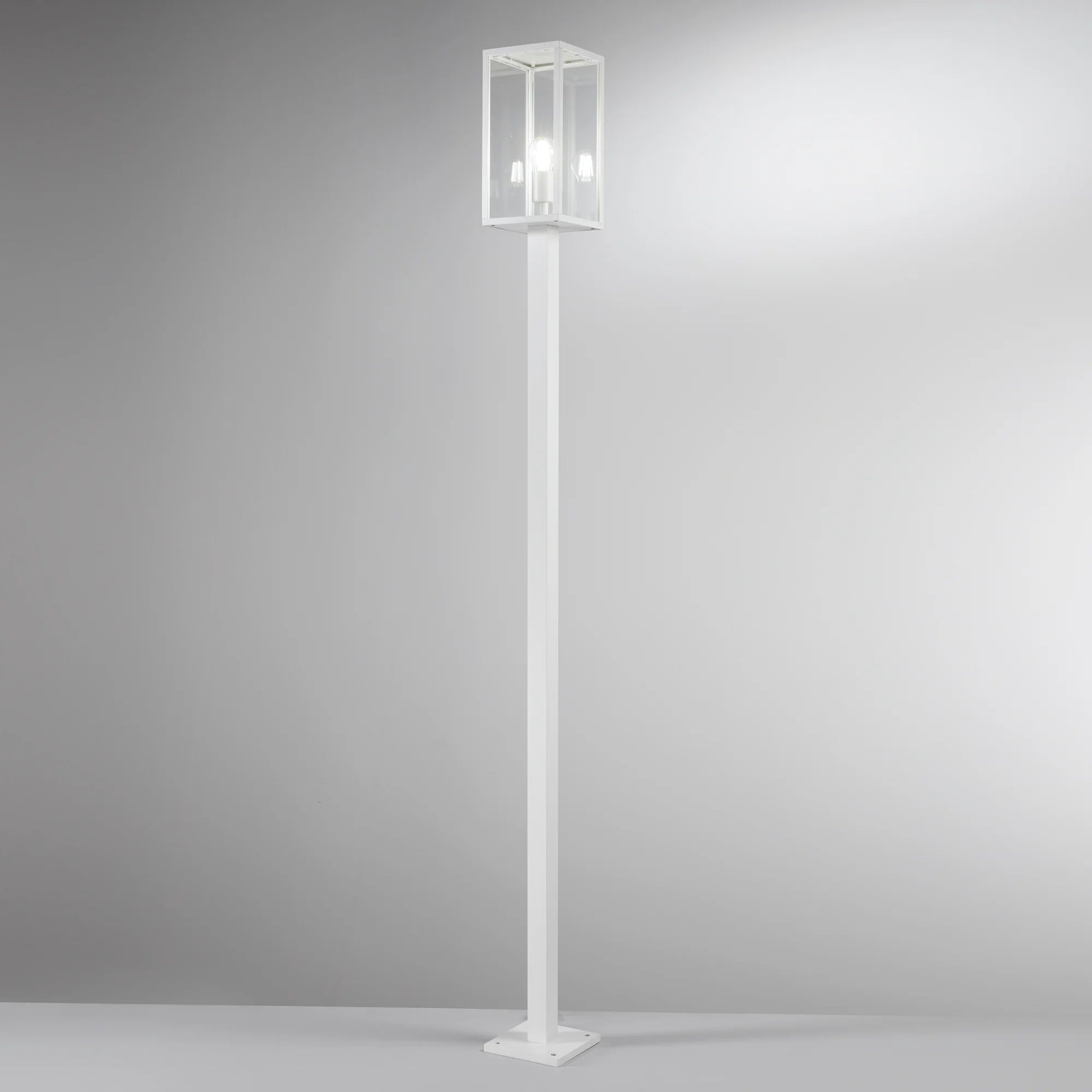 Palo lanterna per esterno IP44 in metallo bianco o antracite diffusore in vetro lampada 1XE27 non inclusa due misure MIRAGE