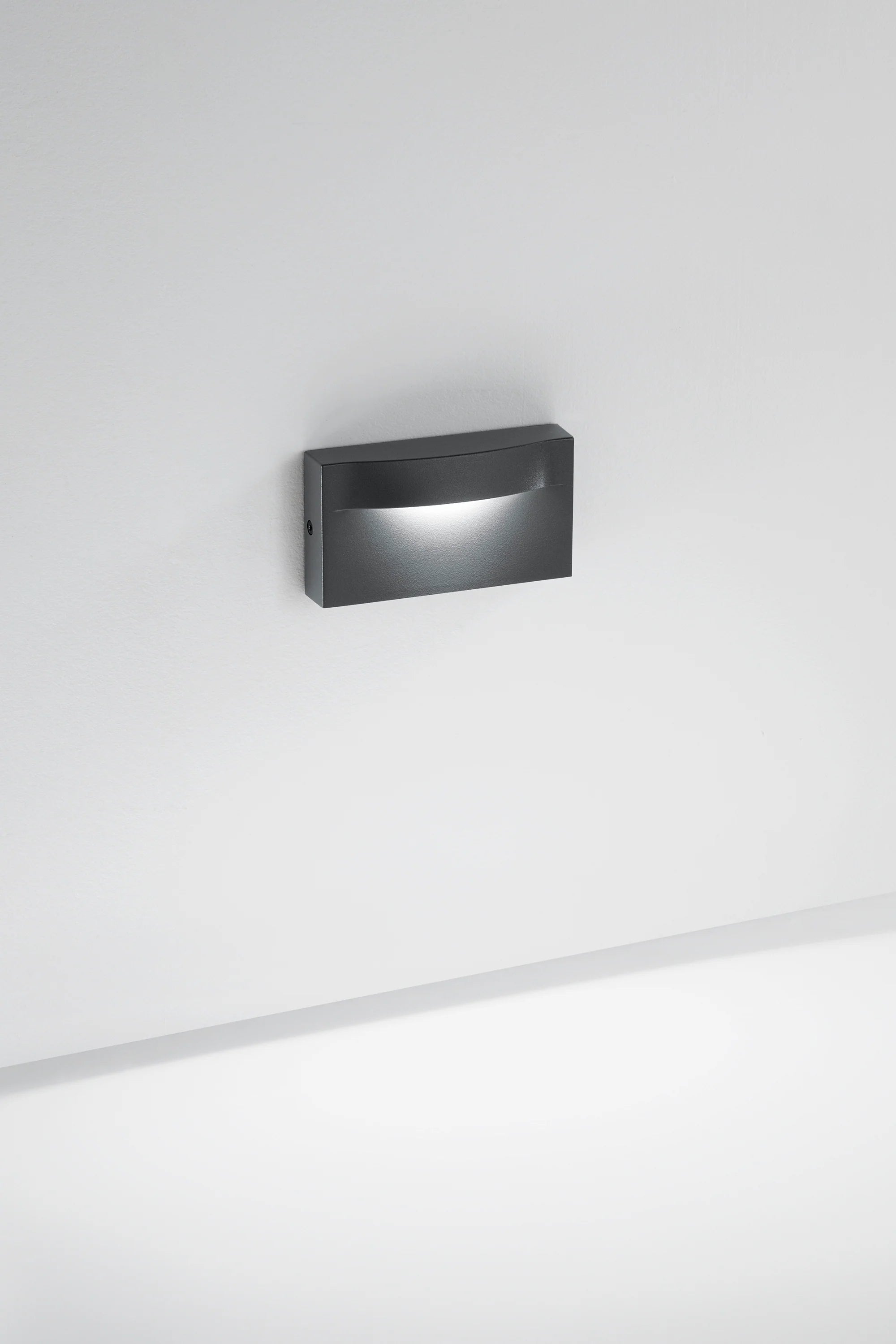 Applique LED in metallo tre varianti di colore IP65 8W 1100LM 3000°K MOBULA