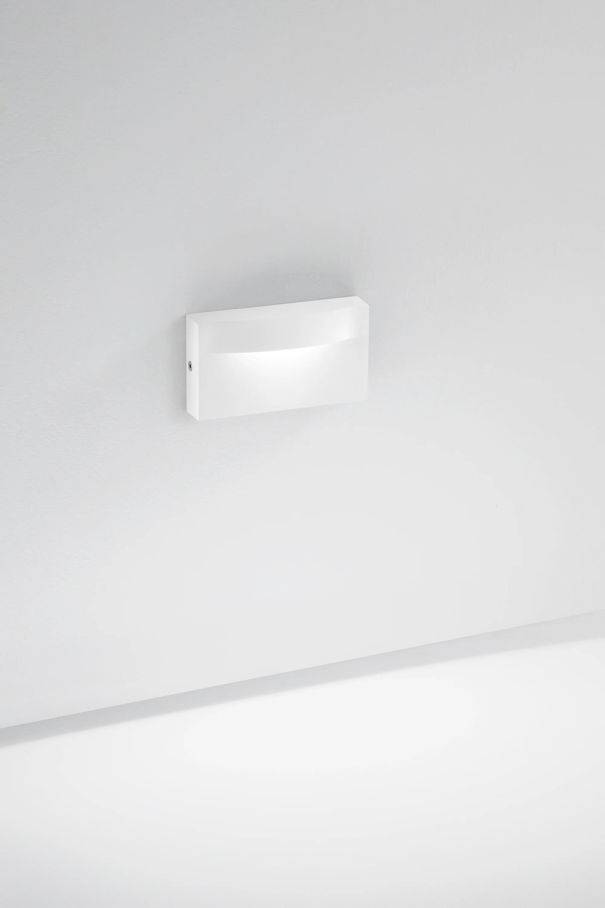 Applique LED in metallo tre varianti di colore IP65 8W 1100LM 3000°K MOBULA