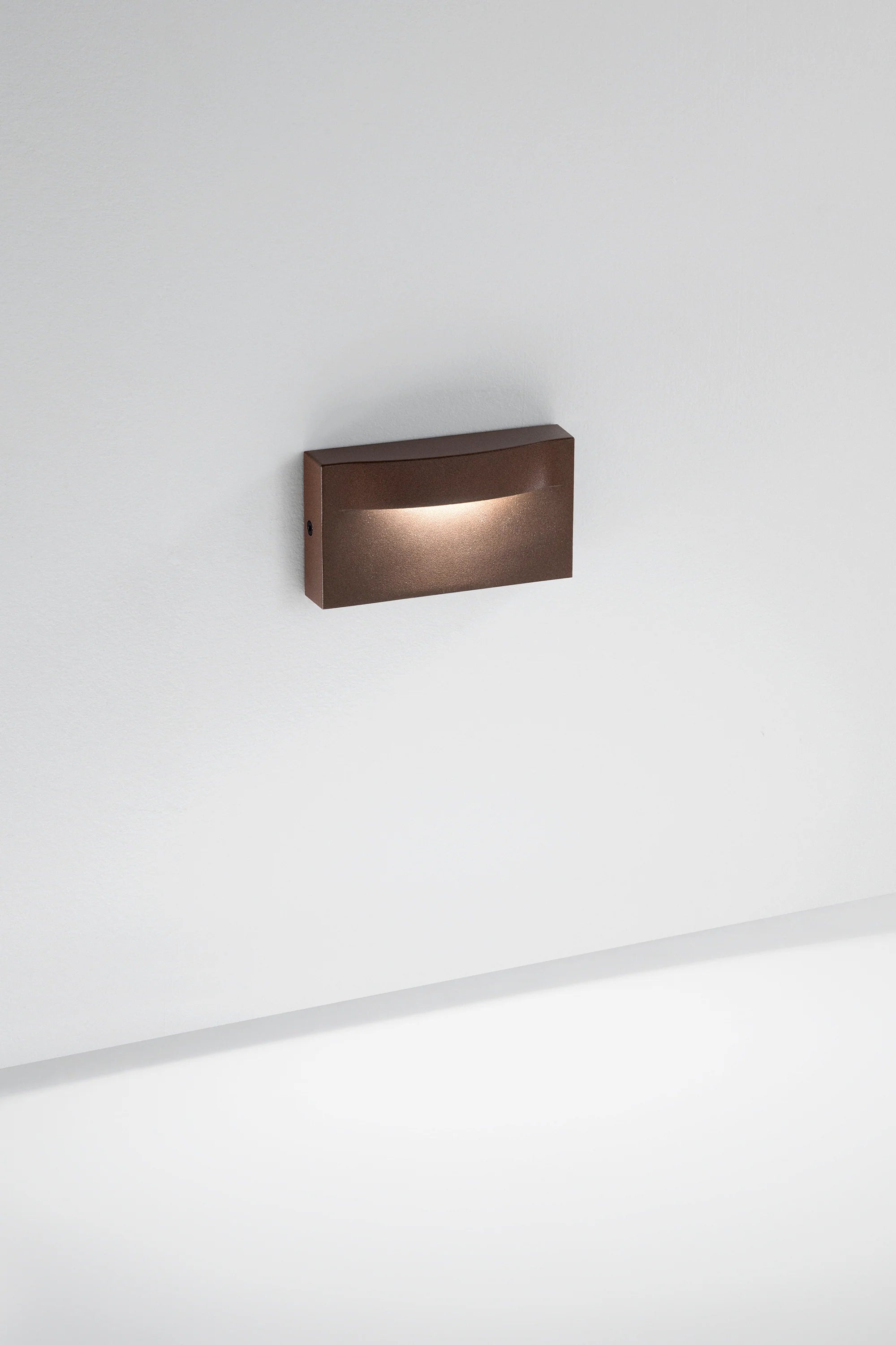 Applique LED in metallo tre varianti di colore IP65 8W 1100LM 3000°K MOBULA