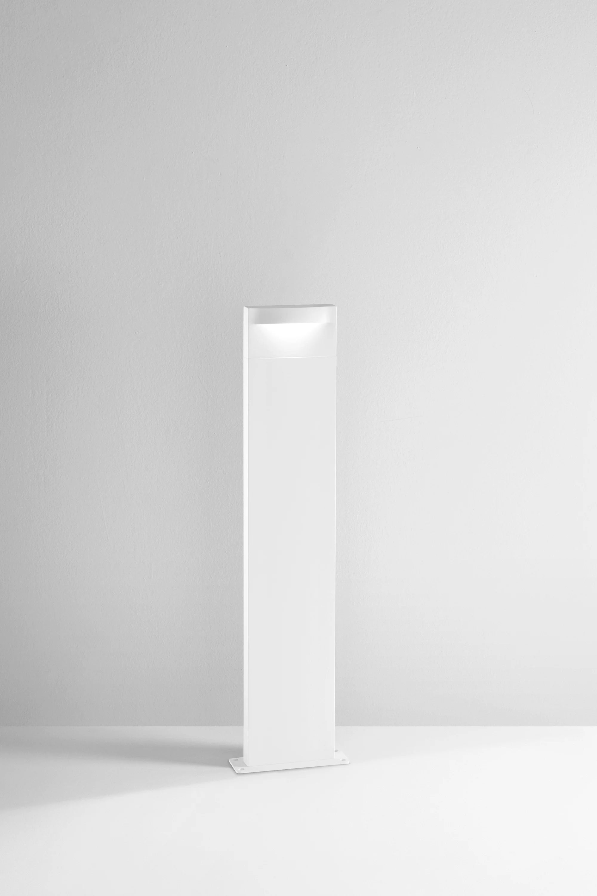 Palo LED in metallo in tre varianti bianco-antracite-corten 8W 1100 LM 3000°K IP65 MOBULA