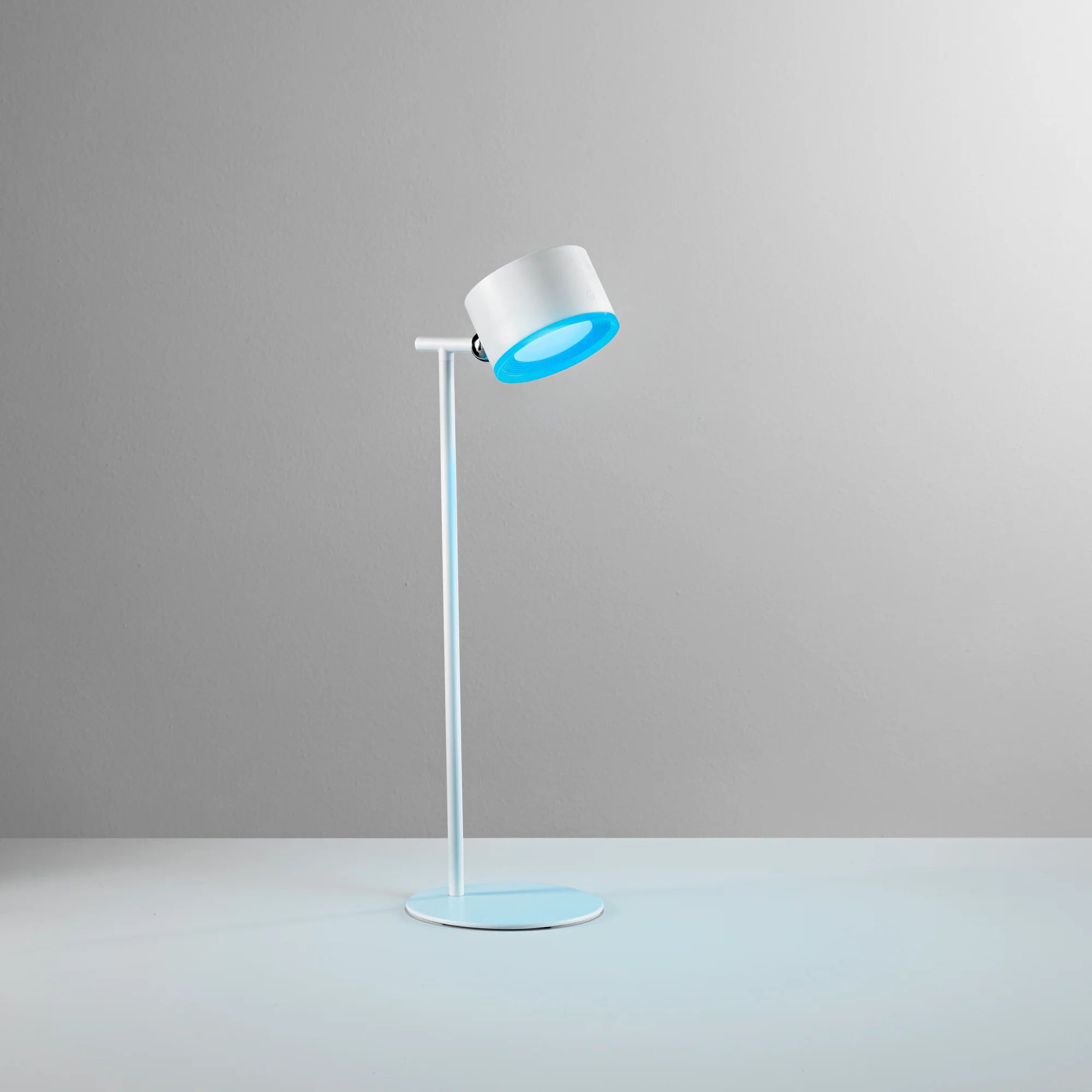 Lume/applique in metallo bianco-nero a batteria touch CCT dimmerabile RGB luce calamitata 4W 186LM TESLA