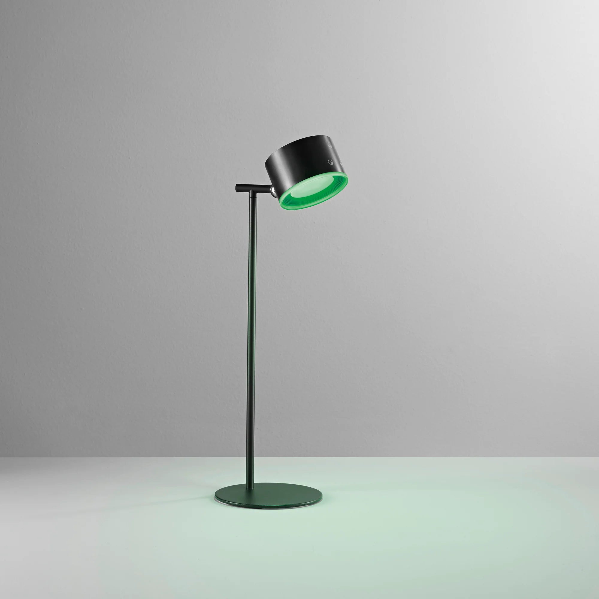 Lume/applique in metallo bianco-nero a batteria touch CCT dimmerabile RGB luce calamitata 4W 186LM TESLA