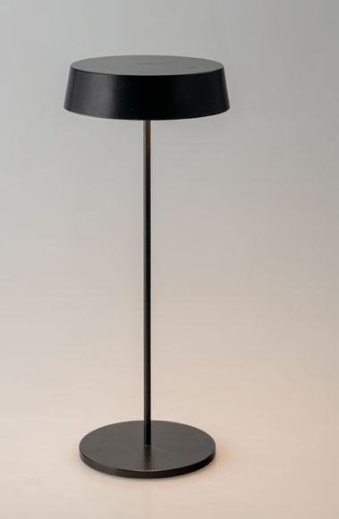 Lampă de masă pentru exterior reîncărcabilă IP54 din metal alb, negru, auriu sau corten LED integrat lumină caldă 3000°K 2.2W 192 lumeni COCKTAIL