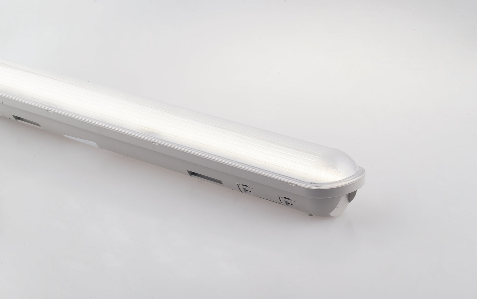 Plafoniera stagno in policarbonato led integrato luce natura 4000°k NAUTILUS