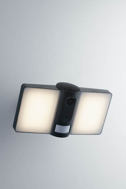 Naświetlacz IP54 z INTELIGENTNĄ kamerą bezpieczeństwa WI-FI kompatybilny z systemami IOS, ANDROID i sterowaniem głosowym, naturalne światło 4000°K 20W 2640 LM VYSOR