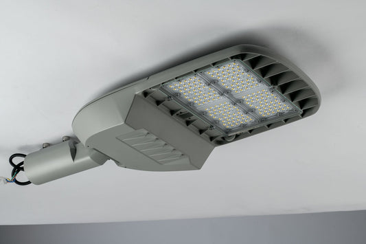 Lampa uliczna zewnętrzna IP65, aluminiowa, z soczewkami z materiału samogasnącego, odpornego na uderzenia i promieniowanie UV, LED 100W 15500LM 4000°K, ze ściemniaczem zmierzchowym STREETWAY