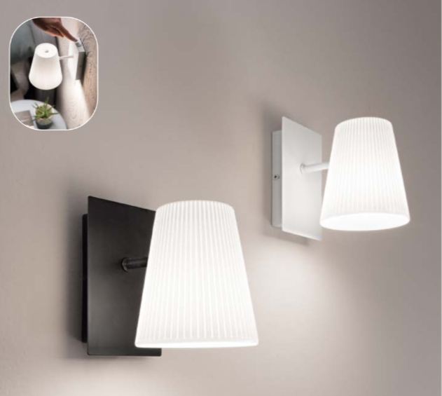 Applique in metallo diffusore termoplastica plissettata nelle varianti bianco-nero 1XE14 non incl. CULT