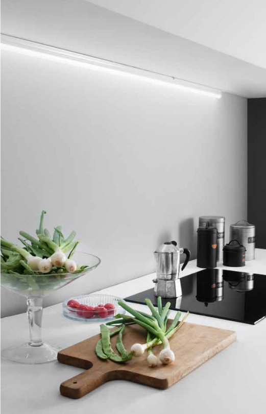 Barra sottopensile LED con struttura e diffusore in PC - CCT 5W 460LM 30cm